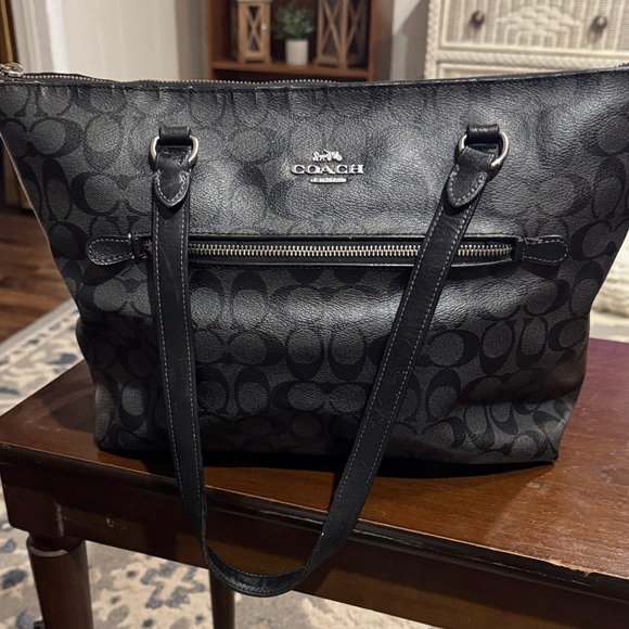Coach Handbags - Coach Black Gallery Tote in Signature Graphite Canvas